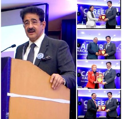 Sandeep Marwah Presented Awards at Career Hackathon 21 thumbnail_img_4664