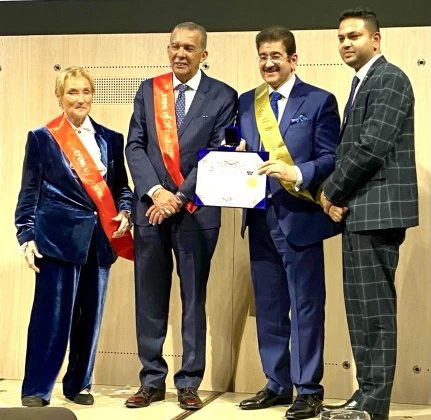 Sandeep Marwah Honored with Regal British Award in London thumbnail_3e6c2596-1197-4167-b938-c3fb600acc2c