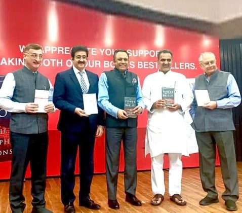 Sandeep Marwah Congratulated Vipul Maheshwari as Writer of Best Sellers img_5394