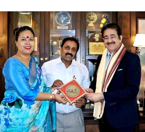 Sandeep Marwah Honored by Former MLA Odisha thumbnail_img_2496
