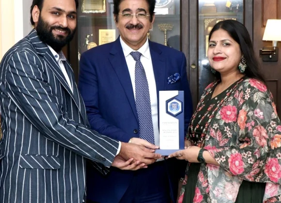 S.K. Musical Sensation Honors Dr. Sandeep Marwah for Promoting Young Talent thumbnail_img_5543