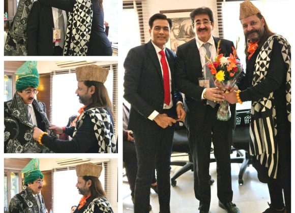 Dr. Sandeep Marwah Honored for Promoting Love, Peace, and Unity Through Art and Culture 470685239_10160003869366065_4766089294940804163_n