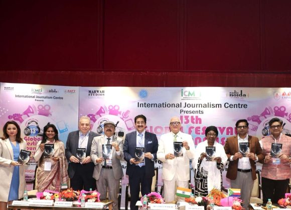 Book “Mere Bachpan Ka Chand” by Dewakar Goel Released at the 13th Global Festival of Journalism & AVGC Noida 2025 477095983_10160115641221065_197276236309088486_n-1