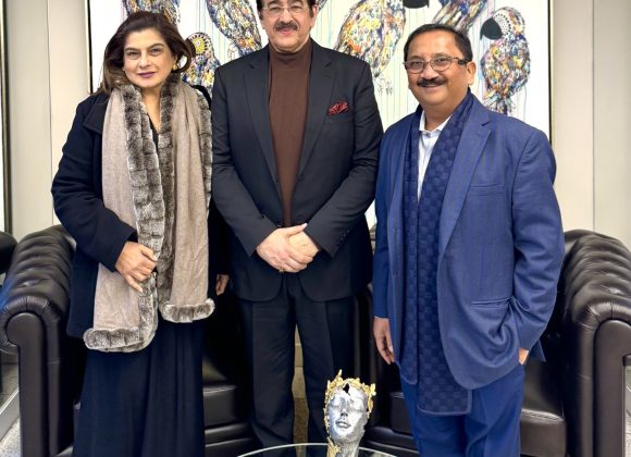 Dr. Sandeep Marwah Meets Dr. Padmesh Gupta of Oxford Business College to Strengthen India-UK Educational Ties thumbnail_img_3705