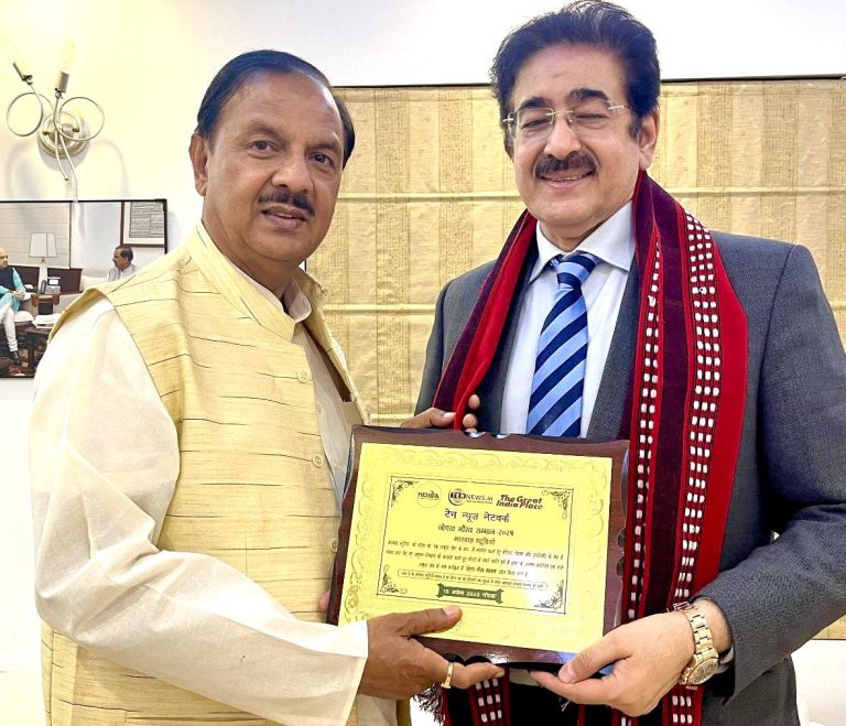 Dr. Sandeep Marwah Honored on Founders’ Day of Noida for Promoting City on Global Map 490889872_10160322553826065_5092465808563596813_n