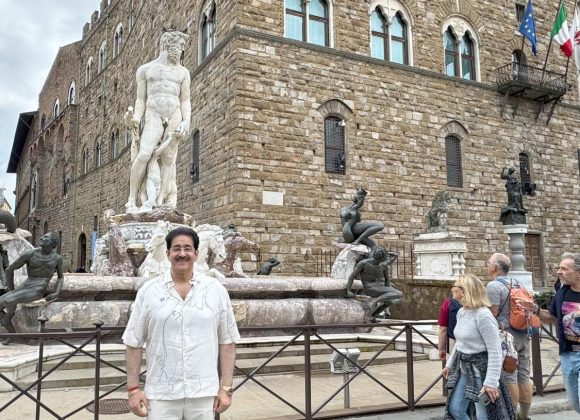 Sandeep Marwah of AAFT School of Fine Arts