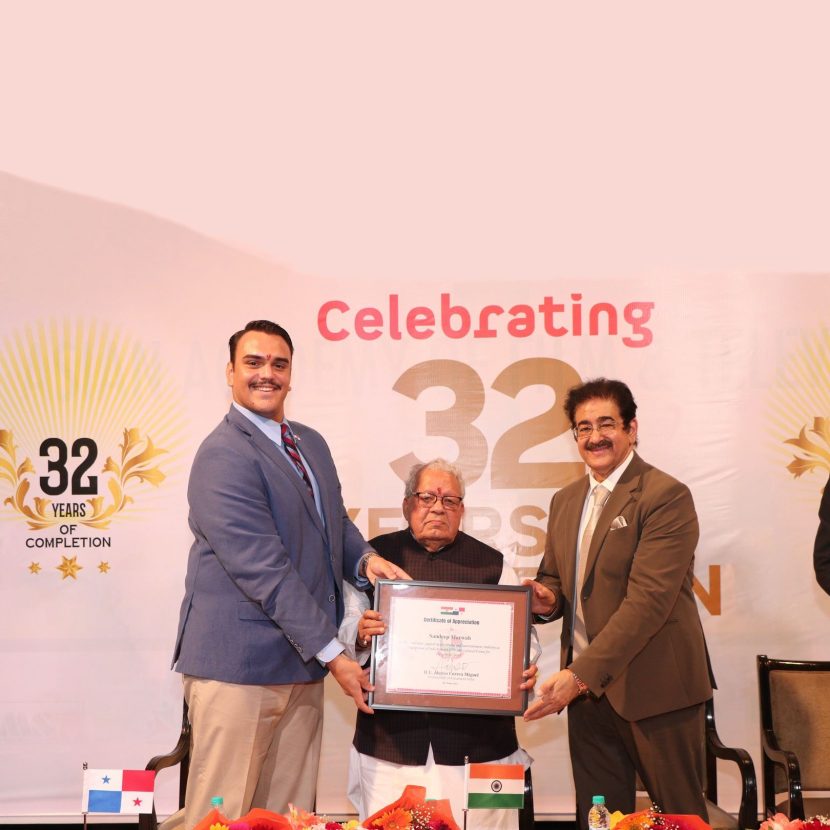 Sandeep Marwah Honoured by Ambassador of Panama