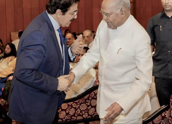 Dr. Sandeep Marwah Receives Blessings from Shri Ram Nath Kovind, 14th President of India, at Spiritual Program 14th President of India at Spiritual Program