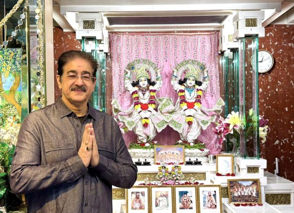 Dr. Sandeep Marwah Visits ISKCON Temple in Hong Kong — Offers Prayers for Peace and Global Harmony 575120661_10161114435066065_1051431119359952297_n