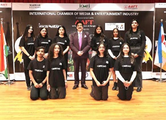 CINEKIND Award of Film Federation of India Showcased at International Fashion Summit at Marwah Studios 612529420_10161359237206065_6893218287913169020_n-1