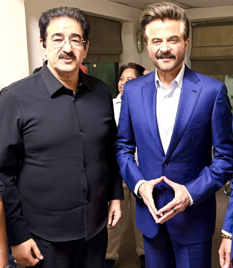 Dr. Sandeep Marwah Congratulates Anil Kapoor for His Performance in “Subedar” at NFDC Event 651366480_10161629449506065_2061884674992106674_n