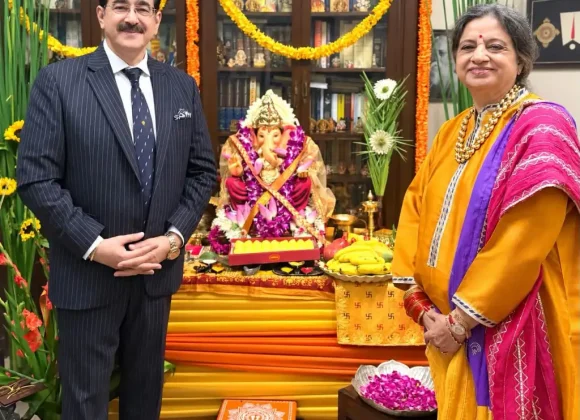 Ganesh Chaturthi Celebrated with Devotion and Grandeur; Dr. Sandeep Marwah Joins Spiritual Evening in New Delhi 816394331_1397836918486446_2866775786191674708_n